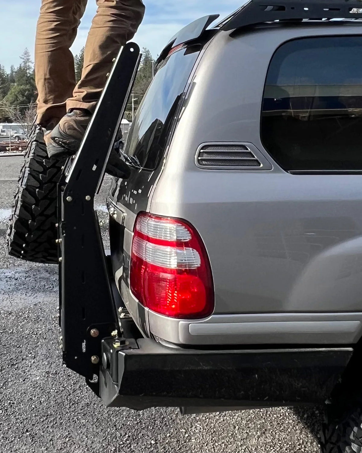 Dissent Off-Road Ladder Swing-Out